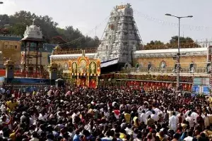 ఆన్లైన్లో శ్రీవారి సర్వదర్శనం టోకెన్లు .. అరగంటలో 35 రోజుల టికెట్లు బుక్ ఆన్లైన్లో శ్రీవారి సర్వదర్శనం టోకెన్లు .. అరగంటలో 35 రోజుల టికెట్లు బుక్