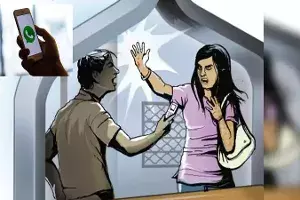 చాటింగ్ను అడ్డుకున్నందుకు పళ్లు రాలాయి..! చాటింగ్ను అడ్డుకున్నందుకు పళ్లు రాలాయి..!