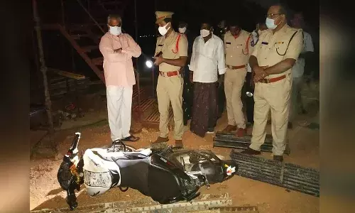 విజయవాడలో రోడ్డు ప్రమాదం.. ముగ్గురు దుర్మరణం
