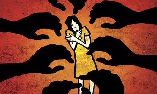 మైనర్ బాలికపై 8 నెలలుగా గ్యాంగ్ రేప్.. పోలీసుల దర్యాప్తులో నమ్మలేని నిజాలు..!