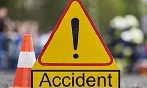 రోడ్డు ప్రమాదంలో ఇద్దరు మృతి