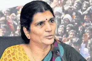 పవన్ నువ్వొక విషవృక్షం నీడలో ఉన్నావ్ : లక్ష్మీ పార్వతి పవన్ నువ్వొక విషవృక్షం నీడలో ఉన్నావ్ : లక్ష్మీ పార్వతి