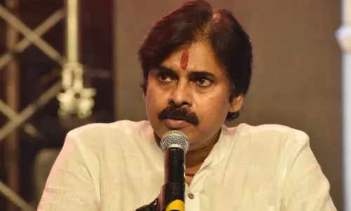 చిన్నాన్నని ఎవరు హత్య చేసారమ్మా అంటే.. పవన్ మూడు పెళ్లిళ్లు చేసుకున్నాడని అంటున్నారు