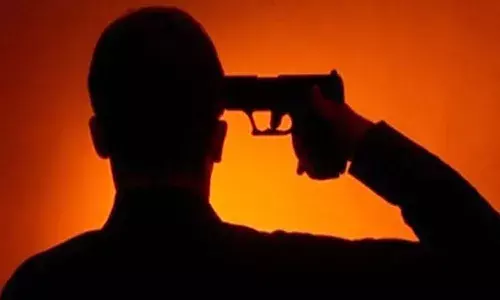 ఢిల్లీ హైకోర్టు ముందు ఆత్మహత్య చేసుకున్న కానిస్టేబుల్