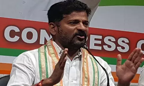 ఒక్కో నిరుద్యోగికి కేసీఆర్ లక్ష రూపాయలు భాకీ ఉన్నారు