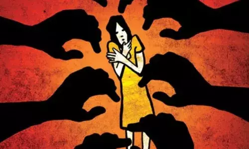 స‌భ్య స‌మాజం త‌ల‌దించుకునే ఘ‌ట‌న..