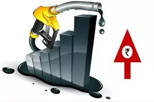భాగ్యనగరంలో వంద దాటిన డీజిల్ ధర భాగ్యనగరంలో వంద దాటిన డీజిల్ ధర