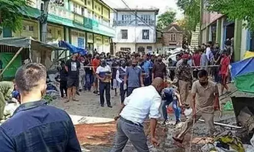మానవబాంబుగా మారి భార్యను చంపిన భర్త