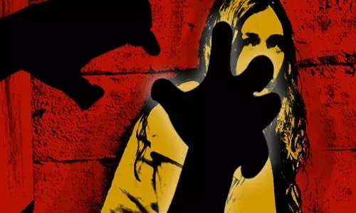 దారుణం.. ఇల్లు ఇప్పిస్తామంటూ.. యువతిపై అఘాయిత్యం