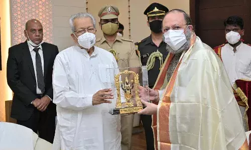 అరూప్ గోస్వామికి వీడ్కోలు పలికిన గవర్నర్