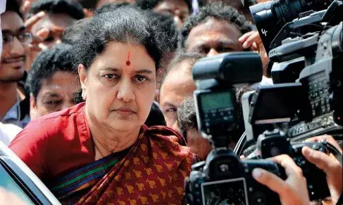 మళ్లీ అడుగు ముందుకు వేస్తున్న చిన్నమ్మ