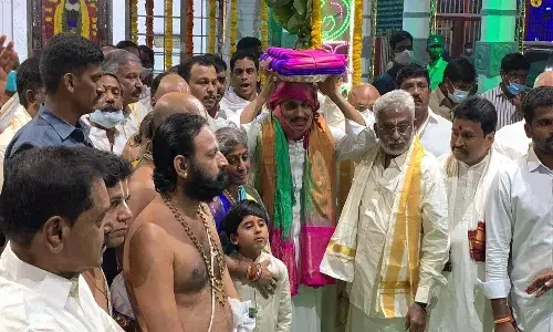 శ్రీవారికి పట్టువస్త్రాలు సమర్పించిన సీఎం జగన్