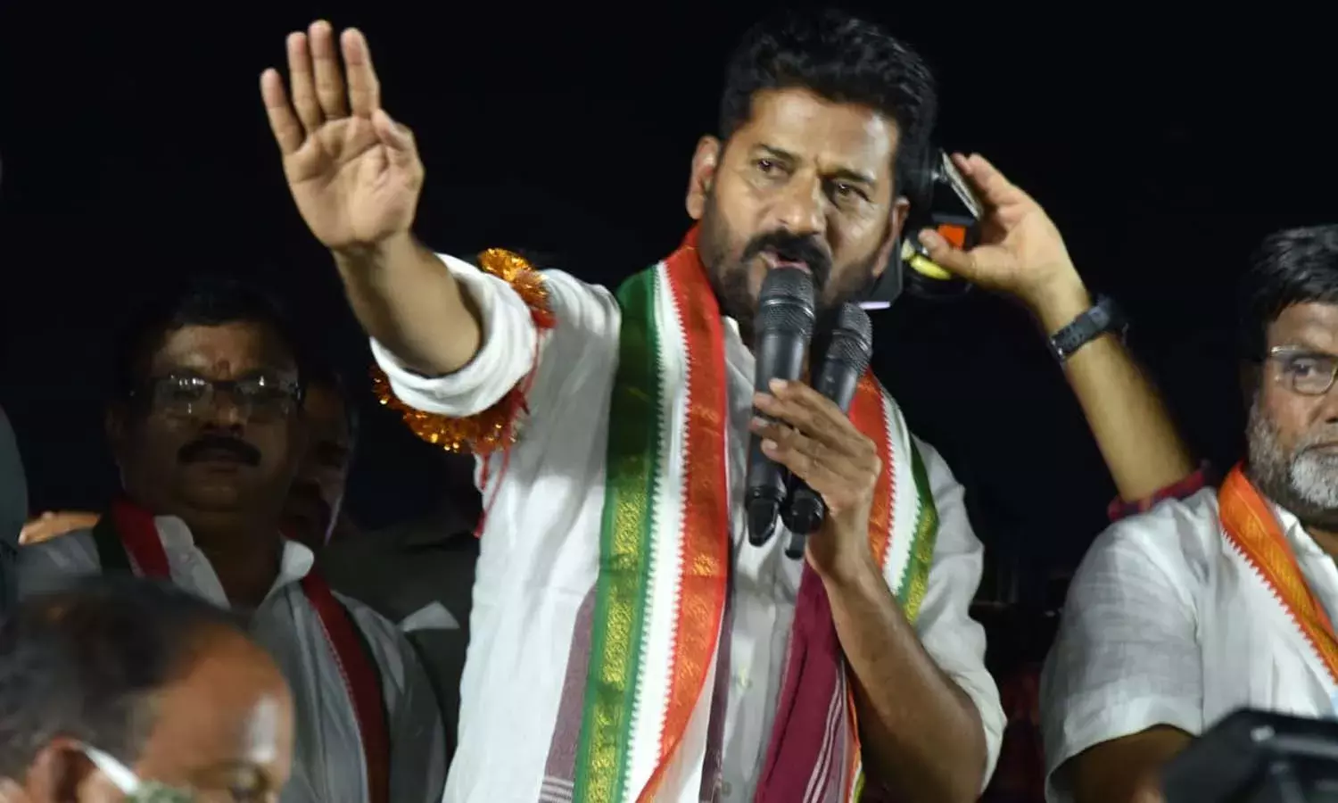 ఇల్లు అమ్మి నిర్వాసితులకు ఇండ్లు కట్టిస్తా అన్నరు.. కానీ..