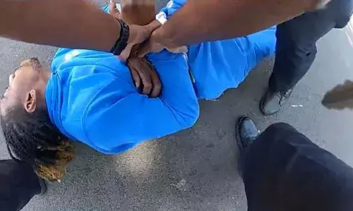 అమెరికా పోలీసులు చేసిన పని.. తీవ్ర విమర్శలు