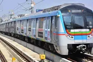 ప్రయాణికుల కోసం.. బంపరాఫర్ ప్రకటించిన హైదరాబాద్ మెట్రో ప్రయాణికుల కోసం.. బంపరాఫర్ ప్రకటించిన హైదరాబాద్ మెట్రో