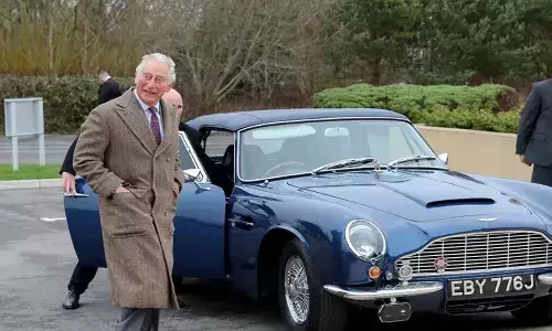 నా కారు మద్యం తాగి నడుస్తోందంటున్న బ్రిటన్ యువరాజు..!