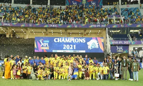 చెన్నై ఫోర్ కొట్టేసింది