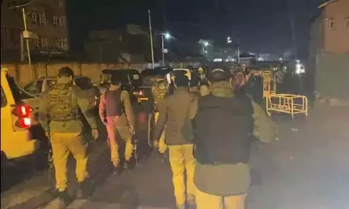 జమ్ముకశ్మీర్లో రెచ్చిపోయిన ఉగ్రవాదులు.. ఇద్దరు కూలీలు మృతి