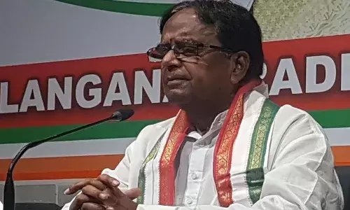 టీఆర్ఎస్, బీజేపీ లపై మాజీమంత్రి ఫైర్