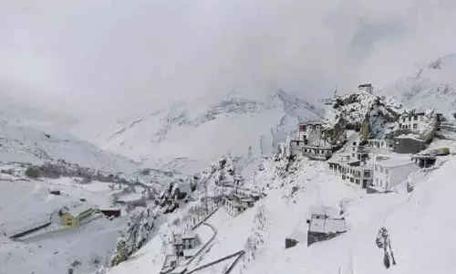 మంచు దుప్పట్లో ఆ గ్రామం.. ఎంత బాగుందో.. మీరూ చూడండి.!