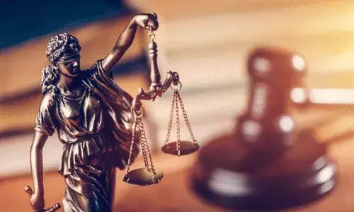 కూతురిపై లైంగిక దాడికి వ్యక్తి యత్నం.. గొడ్డలితో నరికి చంపిన తల్లికి జీవితఖైదు.!