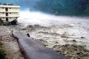 ఉత్తరాఖండ్లో పోటెత్తిన వరద.. ఆరుగురు మృత్యువాత ఉత్తరాఖండ్లో పోటెత్తిన వరద.. ఆరుగురు మృత్యువాత