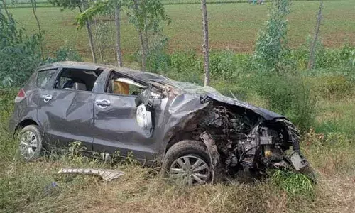 కర్నూలు జిల్లాలో ఘోర రోడ్డు ప్రమాదం.. ముగ్గురు దుర్మరణం
