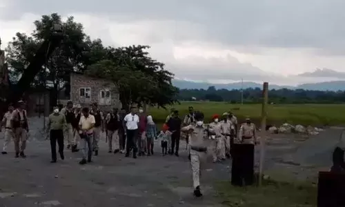 అశ్లీల వీడియోలు చూసేందుకు నిరాకరించిన బాలిక.. ముగ్గురు మైనర్లు కలిసి..