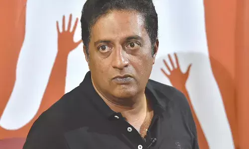 మా ఎన్నికల వివాదంలో మరో ట్విస్ట్.. ఆధారాలతో ప్రకాష్ రాజ్ ట్వీట్