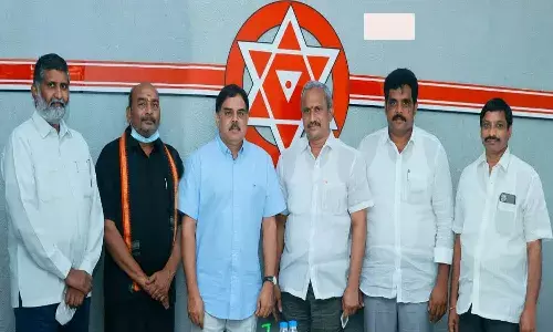 జనసేనాని మద్దతు కోరిన రాజధాని రైతుల ప్రతినిధులు