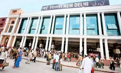 బాలికల అక్రమ రవాణా.. రూంలో నిర్బంధించి.. ఆపై