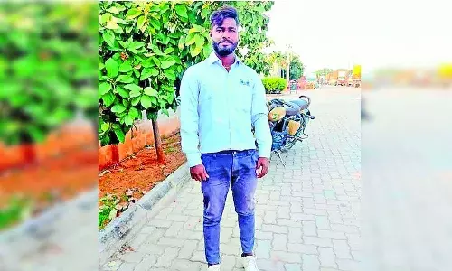 విషాదం.. రూ.2 వేలు దొరకలేదని యువకుడు సూసైడ్.!