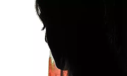 తండ్రిని దారుణంగా చంపిన కూతురు.. కేవలం దాని కోసమే..!