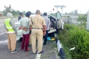 ఓఆర్ఆర్పై ఘోర రోడ్డు ప్రమాదం.. ఏసీపీ కుటుంబ సభ్యులు ముగ్గురు మృతి ఓఆర్ఆర్పై ఘోర రోడ్డు ప్రమాదం.. ఏసీపీ కుటుంబ సభ్యులు ముగ్గురు మృతి