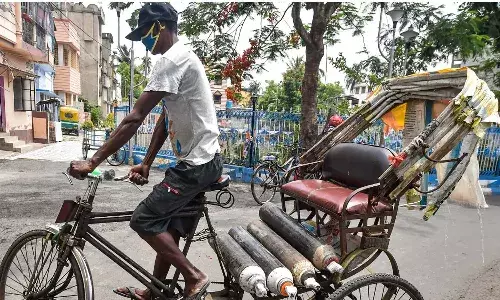 రూ.3 కోట్లు చెల్లించాలని రిక్షా కార్మికుడికి ఐటీ శాఖ నోటీసులు.. ఏం జరిగిందంటే.!