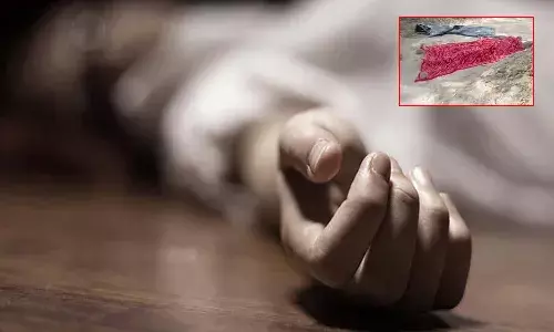 వివాహితను అందరి ముందే హతమార్చి.. మృతదేహాన్ని కౌగిలించుకుని..