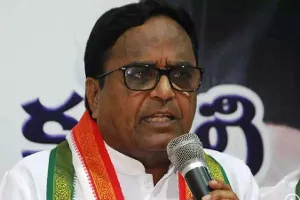ప్లీనరీలో కేసీఆర్ అబద్ధాలు మాట్లాడారు ప్లీనరీలో కేసీఆర్ అబద్ధాలు మాట్లాడారు