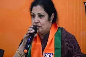 వైసీపీకి ఓటు వేస్తే అరాచకాలను ప్రోత్సహించినట్లే : పురందేశ్వరి వైసీపీకి ఓటు వేస్తే అరాచకాలను ప్రోత్సహించినట్లే : పురందేశ్వరి