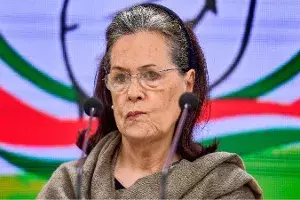 వారికి వార్నింగ్ ఇచ్చిన సోనియా గాంధీ వారికి వార్నింగ్ ఇచ్చిన సోనియా గాంధీ