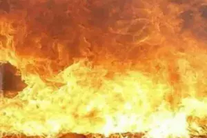ఉట్నూరు మద్యం డిపోలో భారీ అగ్నిప్రమాదం ఉట్నూరు మద్యం డిపోలో భారీ అగ్నిప్రమాదం