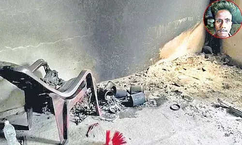 ప్రేమ మ‌త్తు.. పెళ్లికి ఒప్పుకోవ‌డం లేద‌ని.. యువ‌తి ఇల్లు త‌గుల‌బెట్టాడు