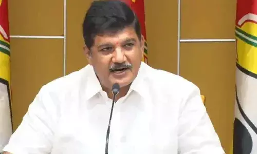 ధూళిపాళ్ల నరేంద్రకు నోటీసులు