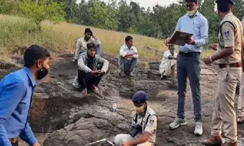 తండ్రి చేసిన దారుణం చూసిన కూతురు.. స్నేహితుడితో కలిసి పోలీస్స్టేషన్కు.. ఆ తర్వాత..