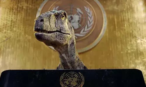 యూఎన్ఓ సమావేశంలో డైనోసర్.. మానవాళిపై తీవ్ర ఆవేదన..!