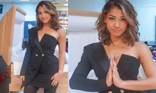 తండ్రి మృతదేహం పక్క‌న మోడ‌ల్ ఫోటోషూట్.. నవ్వులు ఏంది అంటూ..