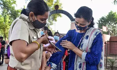 పరీక్షా కేంద్రం వద్ద అమ్మాయిలకు తీవ్ర అవమానం.. ఏం జరిగిందంటే.!