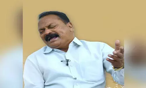 రోడ్డు ప్ర‌మాదంలో తీవ్రంగా గాయ‌ప‌డిన ర‌చ‌యిత‌