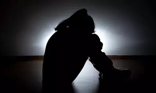 శాడిస్టు భర్త.. అలా కూర్చోవాలని, మూత్రం తాగాలని వేధింపులు