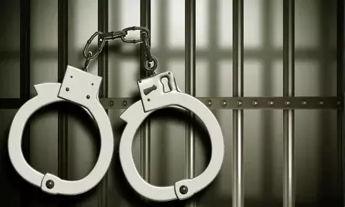 వ్యభిచార గృహంపై దాడి.. నలుగురు అరెస్ట్