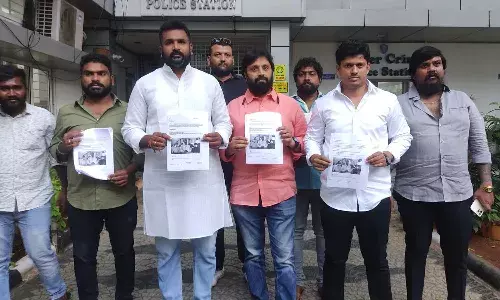 తప్పుడు ప్రచారంపై చర్యలు తీసుకోవాలంటూ సైబర్ క్రైమ్ పోలీసులకు టీఆర్ఎస్ నేత‌లు ఫిర్యాదు